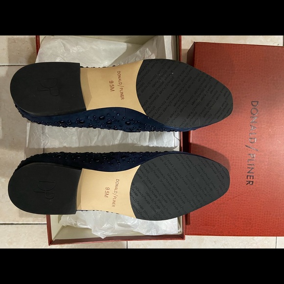 Donald J Pliner moccasin size 9.5m suede w studs - Picture 2 of 4
